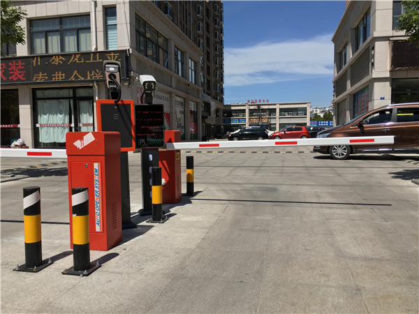 車牌識別及收費系統(tǒng)一體機,車牌識別系統(tǒng)